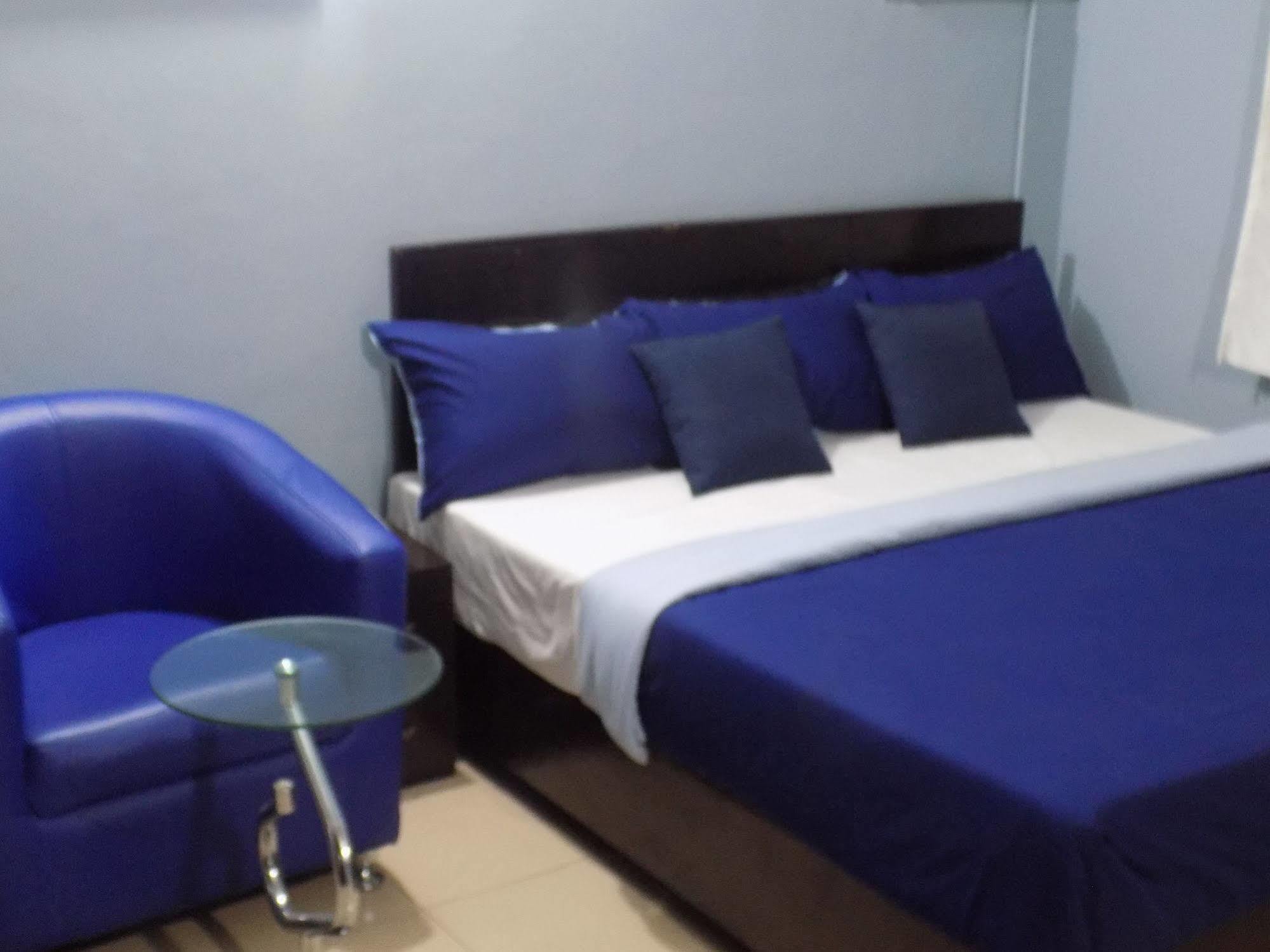 Posh Apartments And Hotel Ikeja Exterior foto